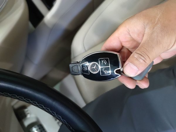 Mercedes-Benz V-Class 2017, 96200 км, за 28199 USD - фото 12