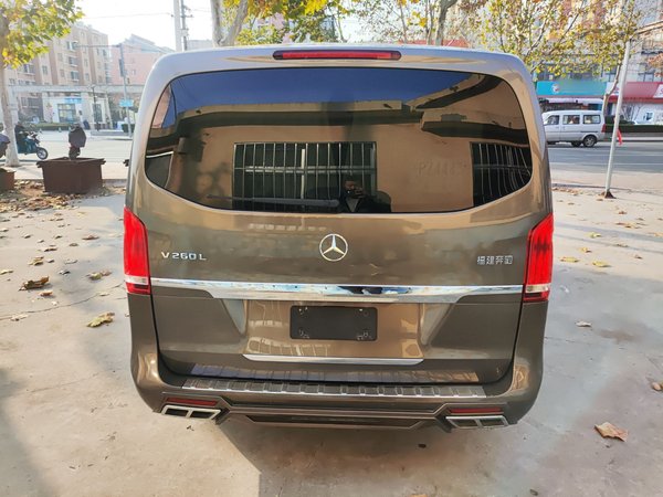 Mercedes-Benz V-Class 2017, 93300 км, за 26614 USD