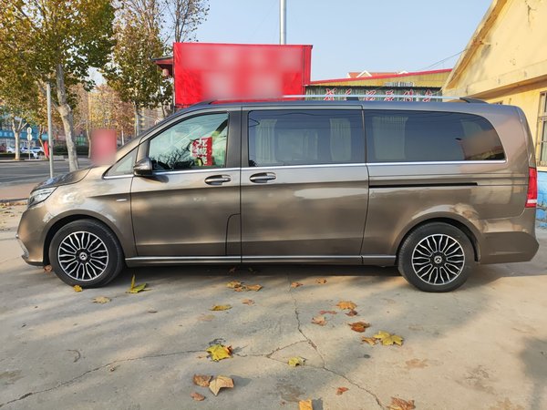 Mercedes-Benz V-Class 2017, 93300 км, за 26614 USD