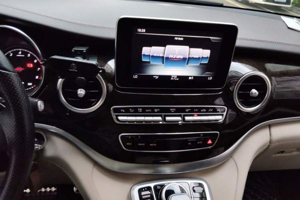 Mercedes-Benz V-Class 2018, 78800 км, за 24706 USD - фото 13