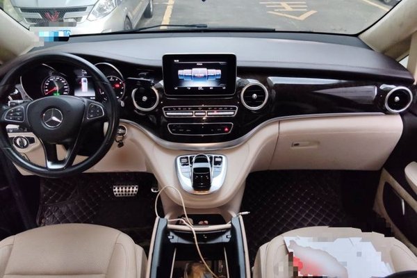 Mercedes-Benz V-Class 2018, 78800 км, за 24706 USD - фото 9
