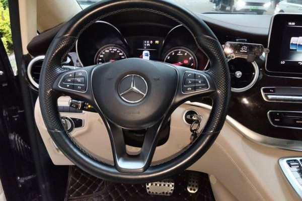 Mercedes-Benz V-Class 2018, 78800 км, за 24706 USD - фото 10