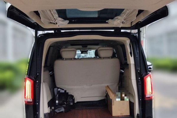 Mercedes-Benz V-Class 2018, 78800 км, за 24706 USD - фото 19