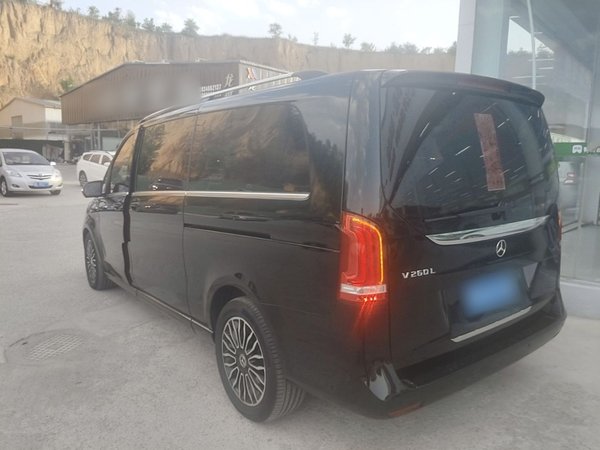 Mercedes-Benz V-Class 2018, 89800 км, за 26811 USD