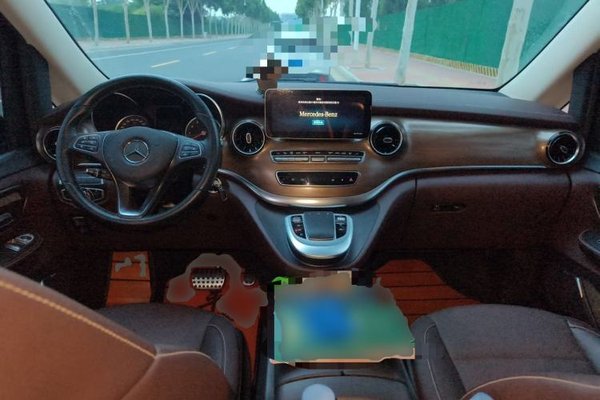 Mercedes-Benz V-Class 2021, 132000 км, за 38099 USD - фото 10