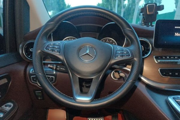 Mercedes-Benz V-Class 2021, 132000 км, за 38099 USD - фото 11