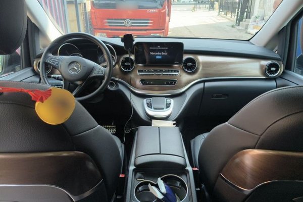 Mercedes-Benz V-Class 2021, 32400 км, за 44401 USD - фото 10
