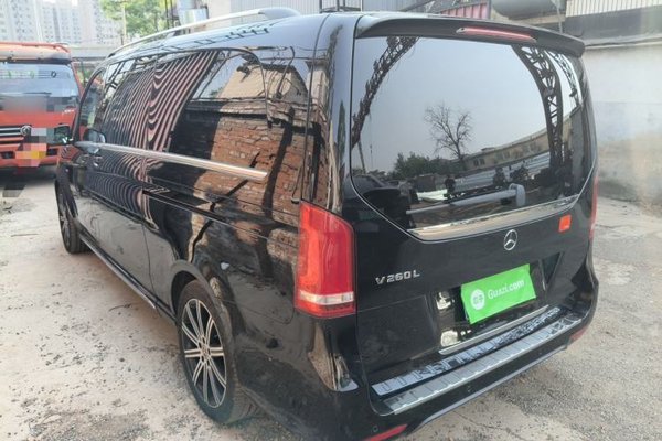 Mercedes-Benz V-Class 2021, 32400 км, за 44401 USD