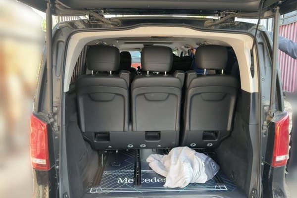 Mercedes-Benz V-Class 2021, 32400 км, за 44401 USD - фото 20