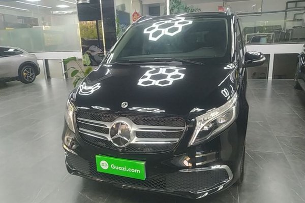 Mercedes-Benz V-Class 2021, 72100 км, за 38068 USD