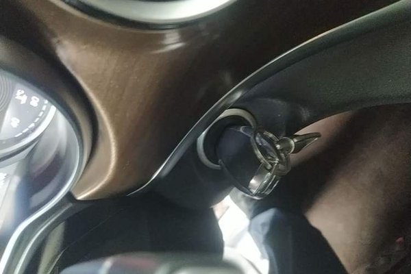 Mercedes-Benz V-Class 2021, 72100 км, за 38068 USD - фото 23