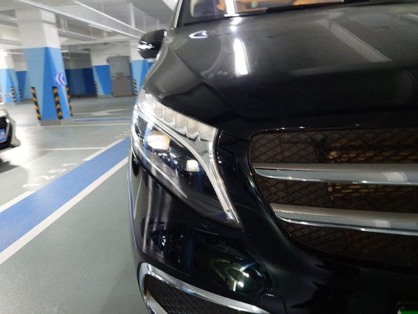 Mercedes-Benz V-Class 2021, 85600 км, за 36255 USD