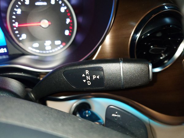 Mercedes-Benz V-Class 2021, 85600 км, за 36255 USD - фото 9