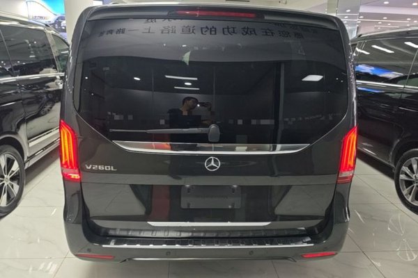 Mercedes-Benz V-Class 2021, 55300 км, за 41233 USD