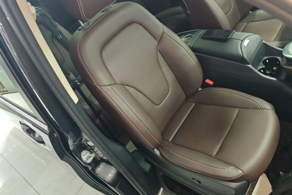 Mercedes-Benz V-Class 2021, 55300 км, за 41233 USD - фото 23