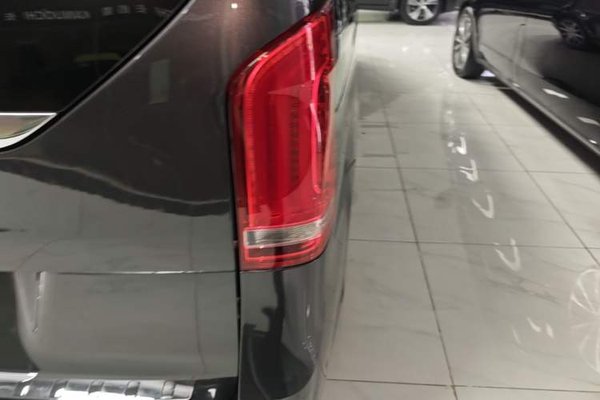 Mercedes-Benz V-Class 2021, 55300 км, за 41233 USD - фото 7