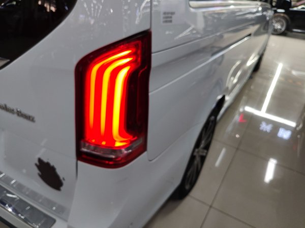 Mercedes-Benz V-Class 2021, 72200 км, за 37047 USD - фото 7