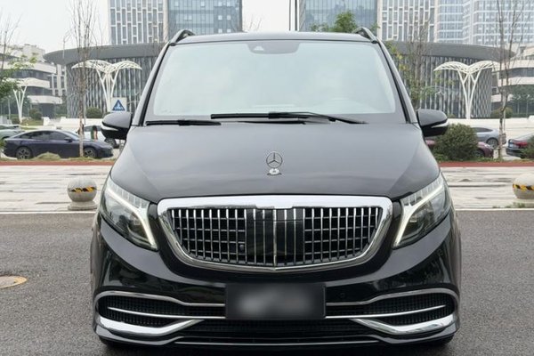 Mercedes-Benz V-Class 2022, 65000 км, за 56730 USD
