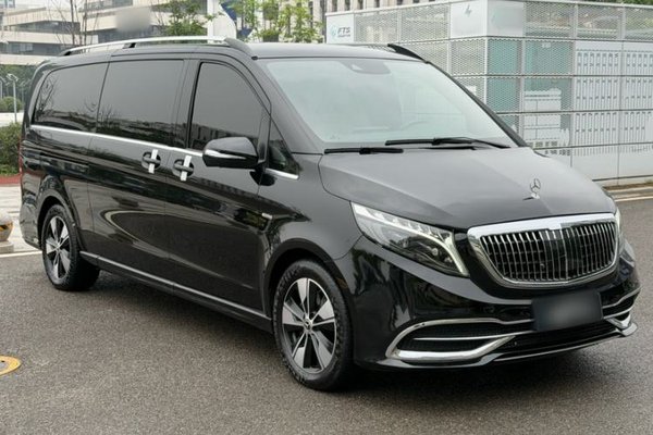 Mercedes-Benz V-Class 2022, 65000 км, за 56730 USD