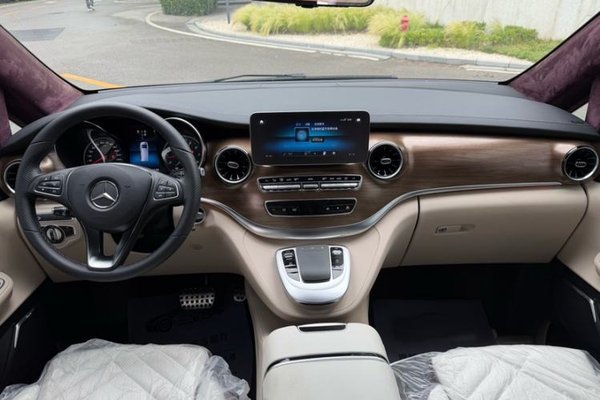 Mercedes-Benz V-Class 2022, 65000 км, за 56730 USD - фото 10
