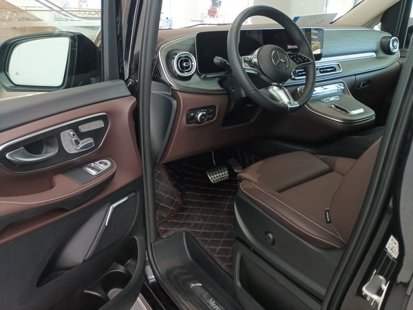 Mercedes-Benz V-Class 2024, 2300 км, за 72115 USD - фото 19