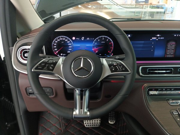 Mercedes-Benz V-Class 2024, 2300 км, за 72115 USD - фото 14