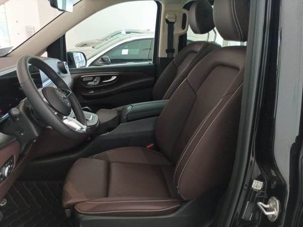 Mercedes-Benz V-Class 2024, 2300 км, за 72115 USD - фото 18