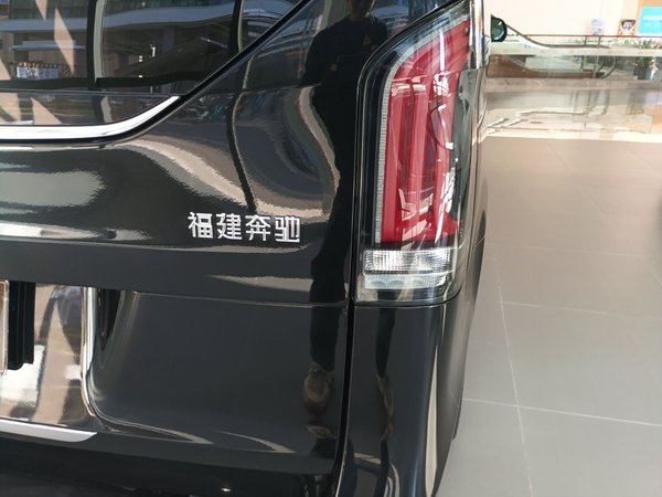 Mercedes-Benz V-Class 2024, 2300 км, за 72115 USD - фото 7