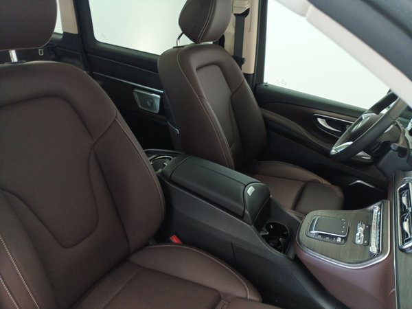 Mercedes-Benz V-Class 2024, 2300 км, за 72115 USD - фото 23