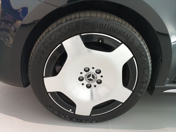 Mercedes-Benz V-Class 2024, 2300 км, за 72115 USD - фото 8