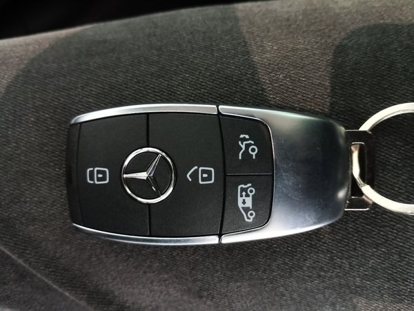 Mercedes-Benz V-Class 2024, 2300 км, за 72115 USD - фото 12