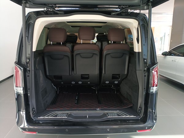 Mercedes-Benz V-Class 2024, 2300 км, за 72115 USD - фото 22