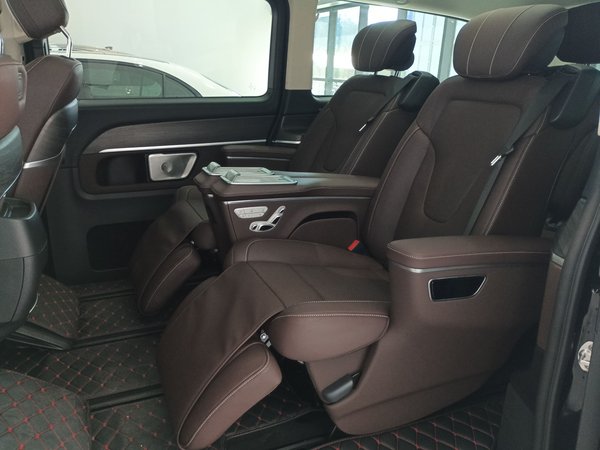 Mercedes-Benz V-Class 2024, 2300 км, за 72115 USD - фото 20