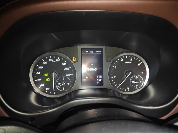 Mercedes-Benz Vito 2021 2.0T Business Version 7 Seats, 2021 года