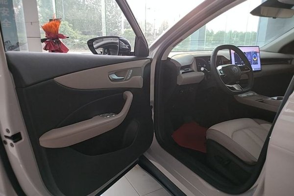 MG ES5 2025, 41800 км, за 14609 USD