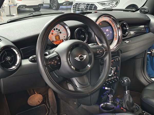 Mini Cooper 2012, 88900 км, за 8653 USD