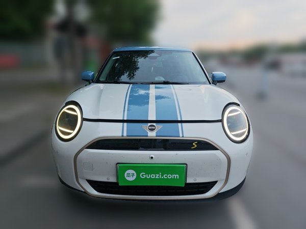MINI Electric MINI COOPER 2024, 10700 км, за 22685 USD