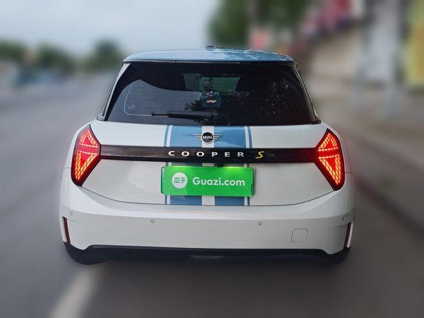 MINI Electric MINI COOPER 2024, 10700 км, за 22685 USD