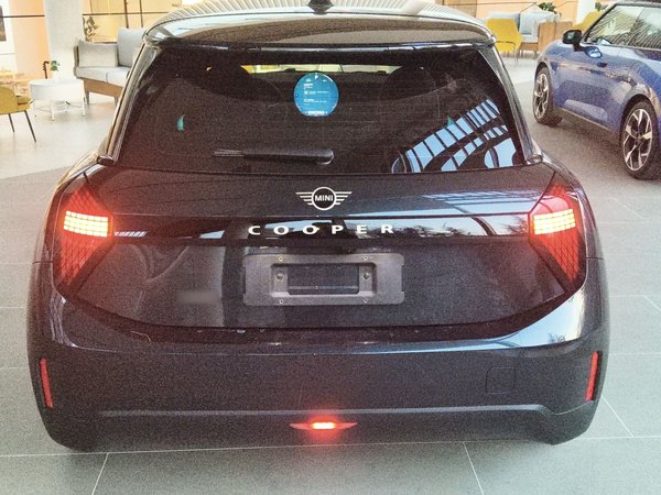 Mini Cooper SE 2024, 9100 км, за 21977 USD