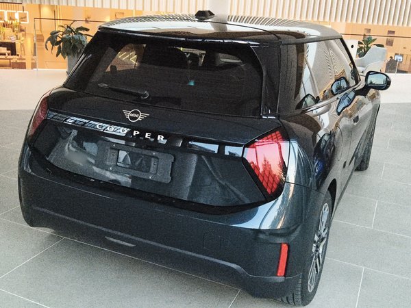 Mini Cooper SE 2024, 9100 км, за 21977 USD - фото 6