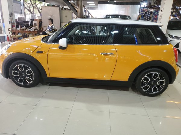 Mini Cooper Fun 2014, 99300 км, за 8904 USD