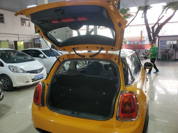 Mini Cooper Fun 2014, 99300 км, за 8904 USD - фото 18