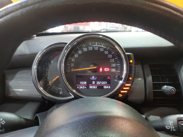 Mini Cooper Fun 2014, 99300 км, за 8904 USD - фото 13