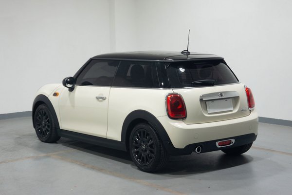 MINI MINI 2016, 33900 км, за 13894 USD