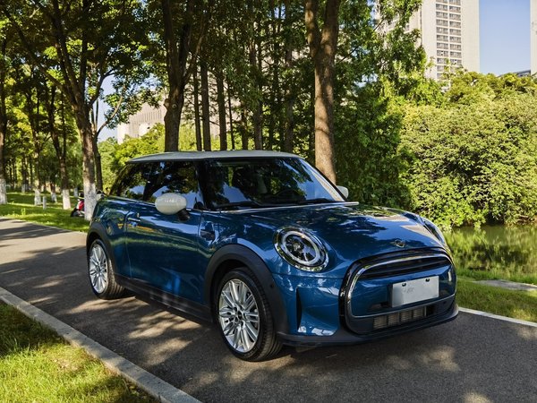 MINI MINI 2022, 27300 км, за 19787 USD