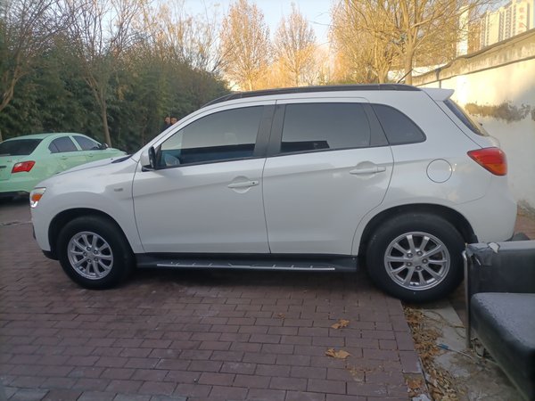 Mitsubishi ASX 2013, 107800 км, за 5876 USD