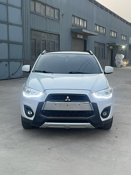 Mitsubishi ASX 2013 2.0L CVT Two-Wheel Drive Elite Edition, 2013 года