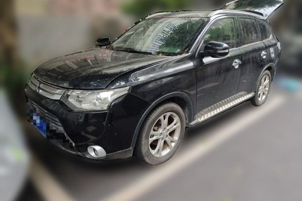 Mitsubishi Outlander · 2014 год