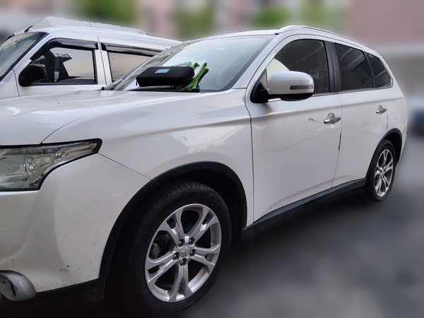 Mitsubishi Outlander · 2014 год