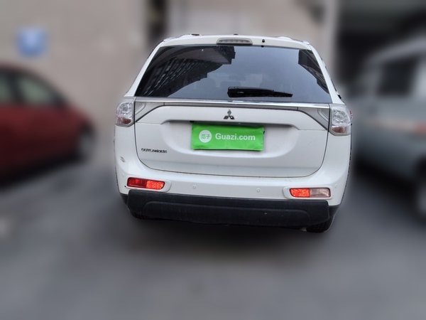 Mitsubishi Outlander 2014, 154800 км, за 5215 USD
